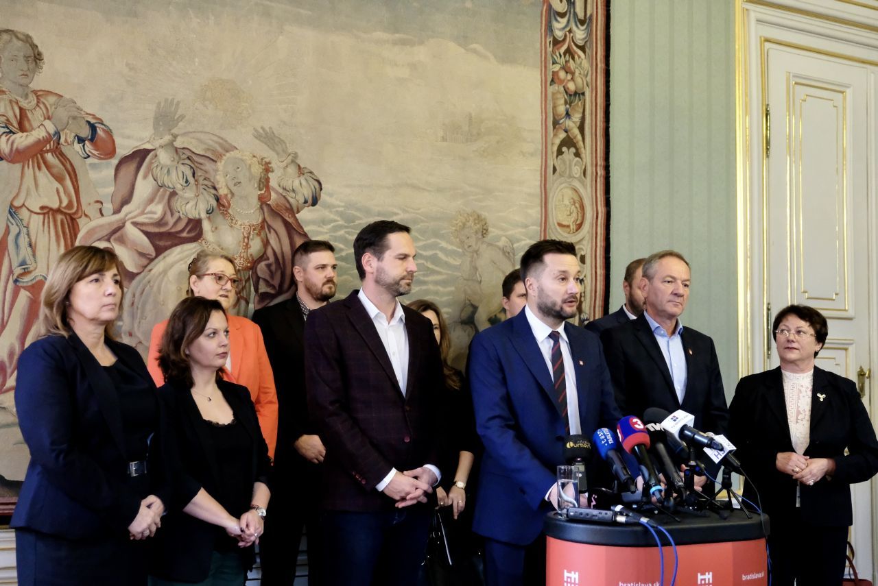 fotka z tlačovej konferencie