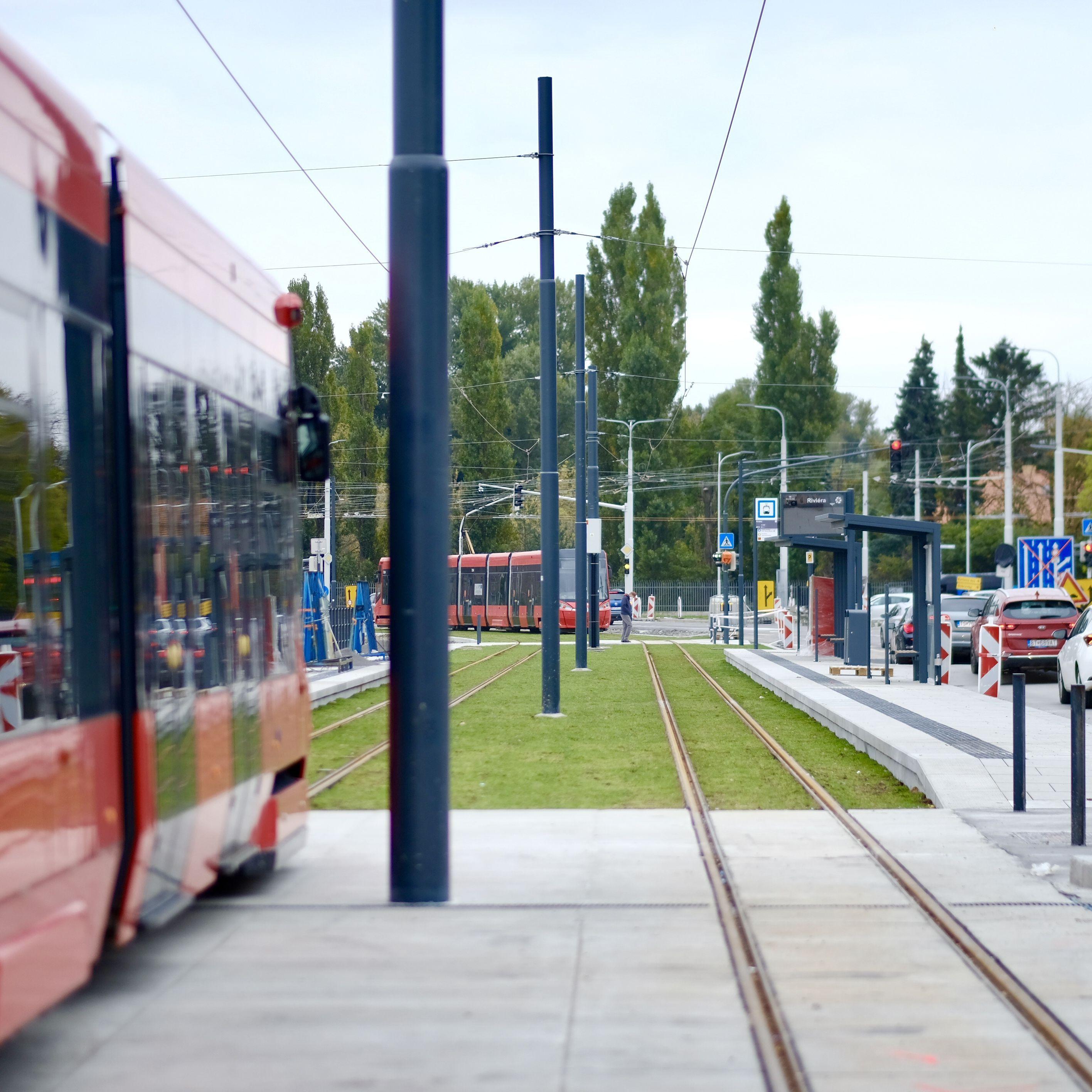 Električková trať v Karlovej vsi 