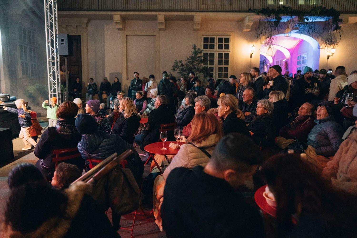 Festival mladého vína 2022 - koncert na Nádvorí J. Nepomuka