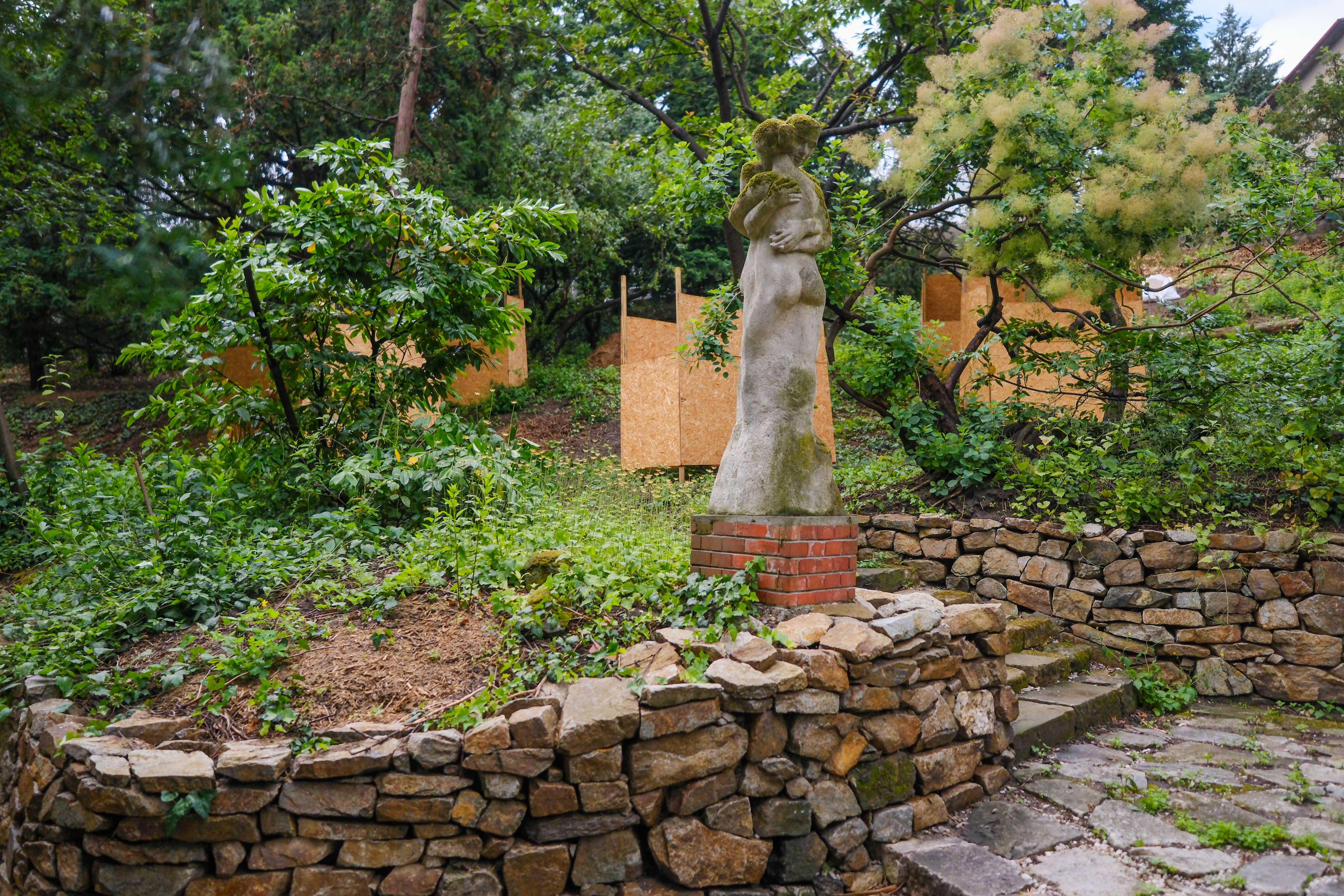 Začala sa komplexná obnova legendárnej Kochovej záhrady